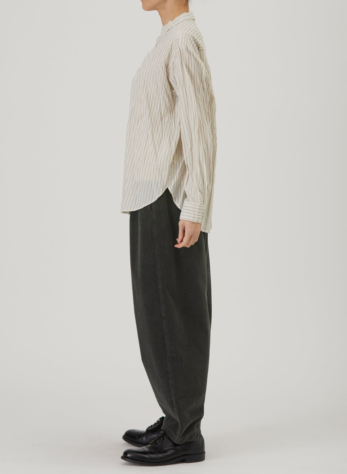 colr: Ivory 04