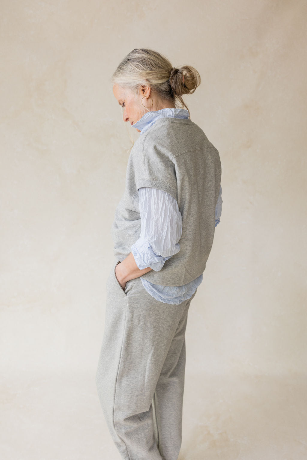 color: 2.GRY