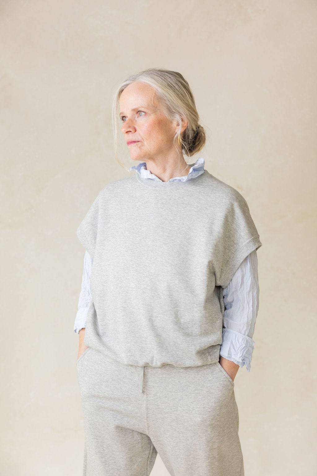 color: 2.GRY